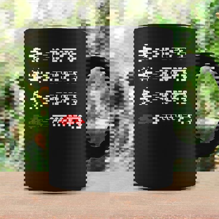 宇宙からのレトロなエイリアンインベーダー 80年代8ビットビデオゲームシャツ コーヒーマグ ギフトのアイデア