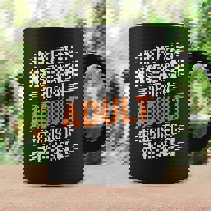 年齢のせいでよく大人と間違われる コーヒーマグ ギフトのアイデア