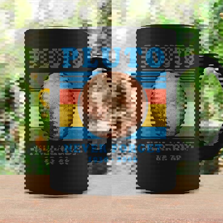 惑星冥王星を忘れてはいけないオタク天文学楽しい宇宙レトロ コーヒーマグ ギフトのアイデア