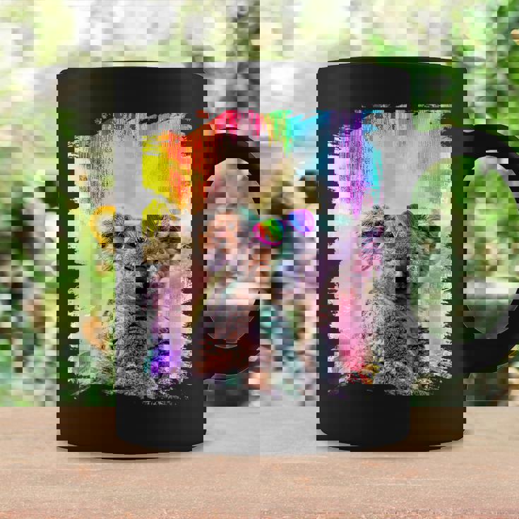 愛のハートのメガネをかけているレインボーコアラ コーヒーマグ ギフトのアイデア