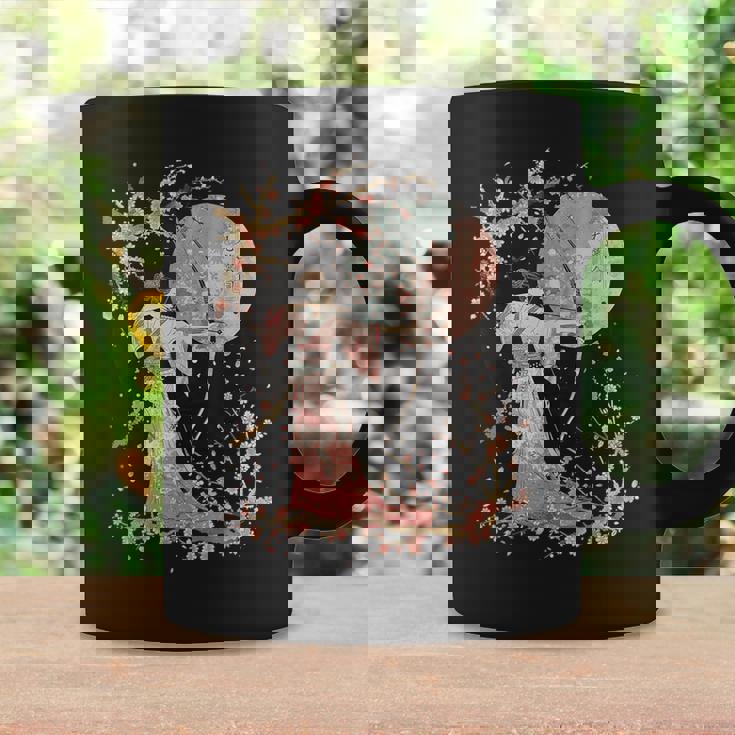 日本の伝統的な弓道アーチェリーアート桜のデザイン。 コーヒーマグ ギフトのアイデア