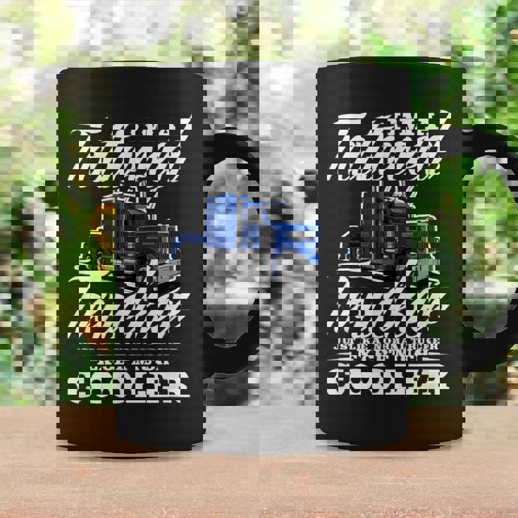 メンズ 普通のトラッカービッグリグトラックドライバーのようなタトゥーの入ったトラッカー コーヒーマグ ギフトのアイデア