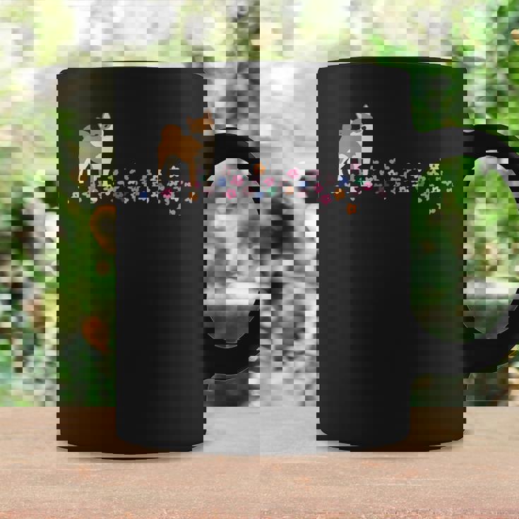 柴 いぬ 柴犬 イラスト おしゃれ シンプル かわいい 花 手描き 手書き 春の色 犬飼い 犬好き 犬柄 長袖tシャツ コーヒーマグ ギフトのアイデア