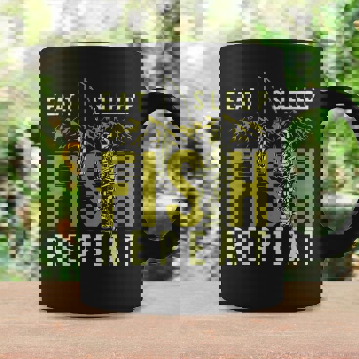 漁師のために睡眠魚を繰り返し面白い引用を食べる コーヒーマグ ギフトのアイデア