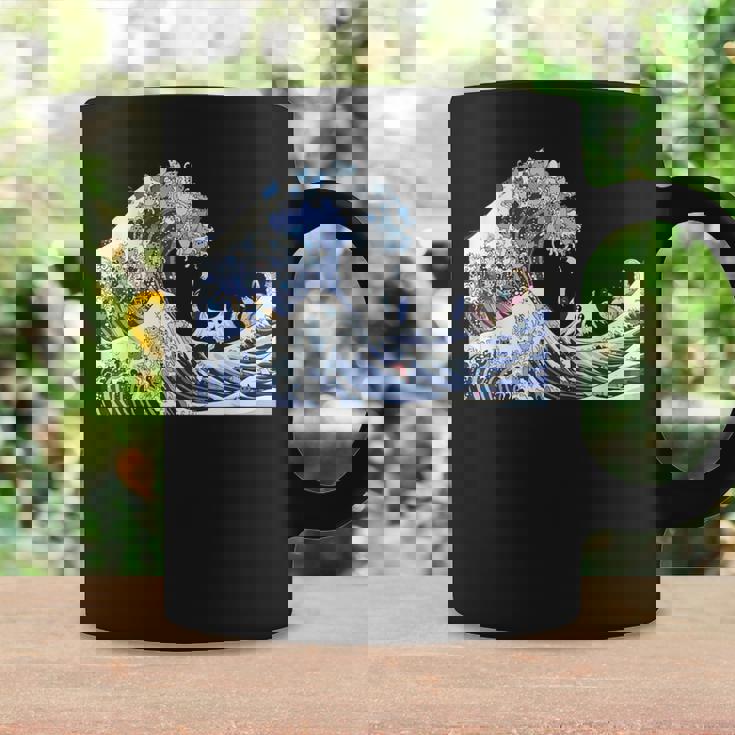 猫がサーフィンをする神奈川の大波 面白い猫の波 かわいい猫、猫好き、かわいい猫 コーヒーマグ ギフトのアイデア