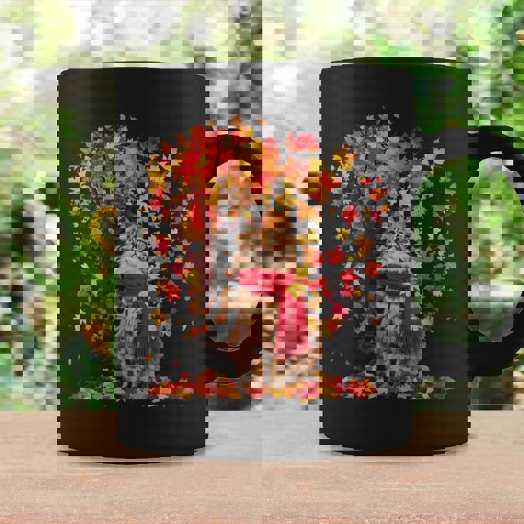 秋 猫 赤いスカーフ 紅葉 かわいい 猫 ママ 滝 コーヒーマグ ギフトのアイデア