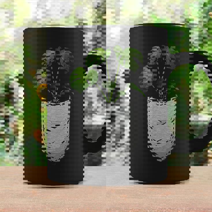 胸ポケットにモンステラ コーヒーマグ ギフトのアイデア