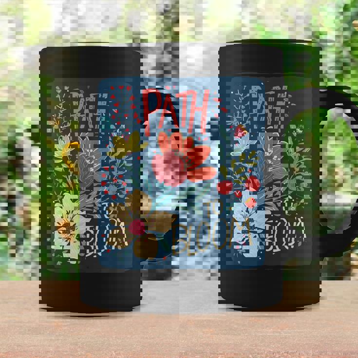 花を咲かせる春好きのための面白い小道コスチューム。 コーヒーマグ ギフトのアイデア