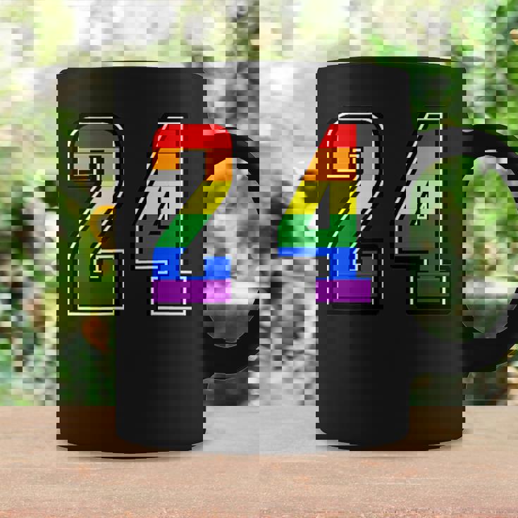 虹 24チーム短期大学スポーツレインボーカラー番号制ユニフォーム コーヒーマグ ギフトのアイデア