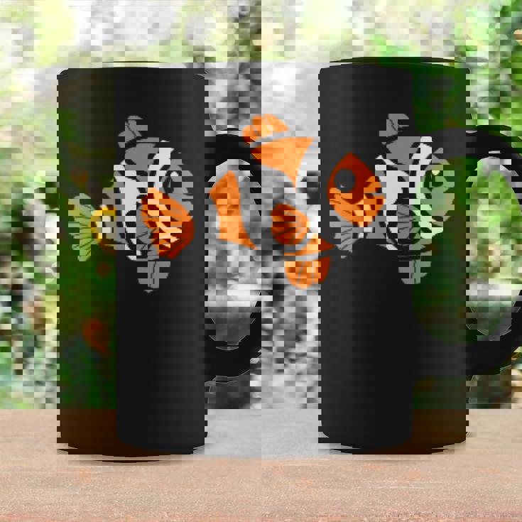 面白いカクレクマノミ シンプルで小さいかわいいカクレクマノミ コーヒーマグ ギフトのアイデア