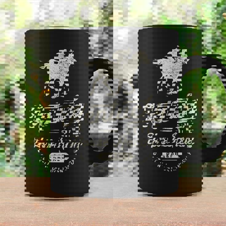 面白いダービーデー、ケンタッキースタイルの競馬 コーヒーマグ ギフトのアイデア