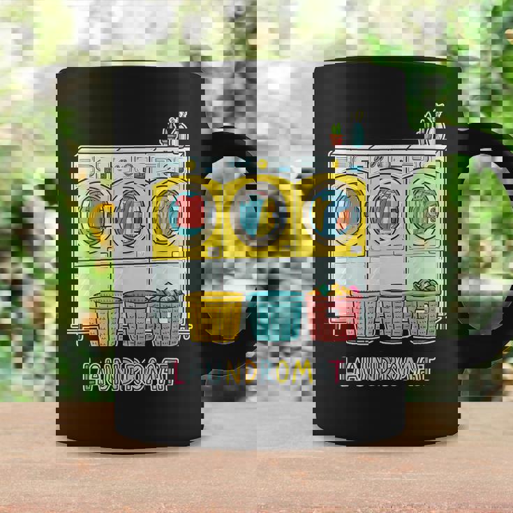 鮮やかでカラフルなコインランドリーテーマ カジュアル コーヒーマグ ギフトのアイデア
