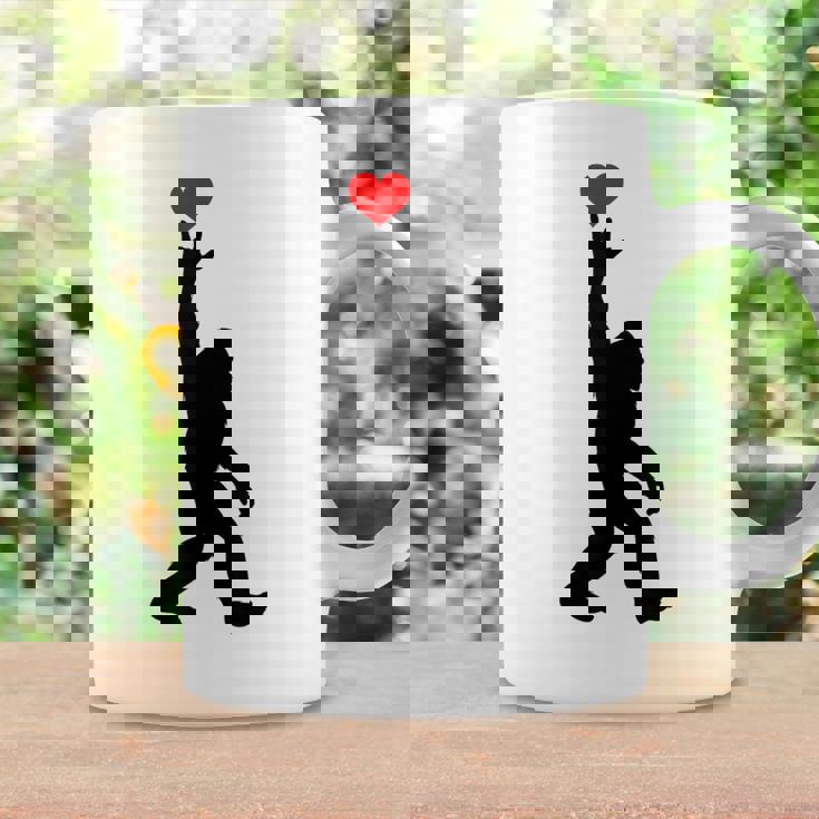 Asl Bigfoot I Love Youign Language Bigfoot I Love You Asl コーヒーマグ ギフトのアイデア