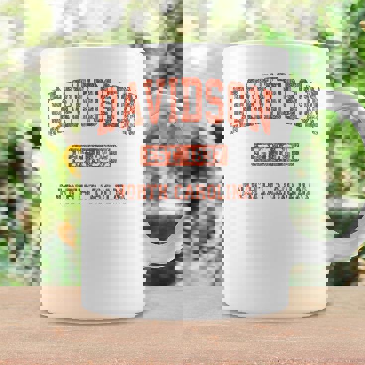 Davidson ノースカロライナ Nc ビンテージ アスレチック スポーツデザイン コーヒーマグ ギフトのアイデア