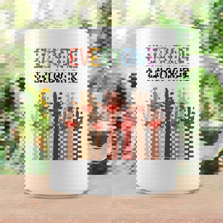 Everyone Is Welcome Here アイダホ 教師 男性 女性 キッズ コーヒーマグ ギフトのアイデア