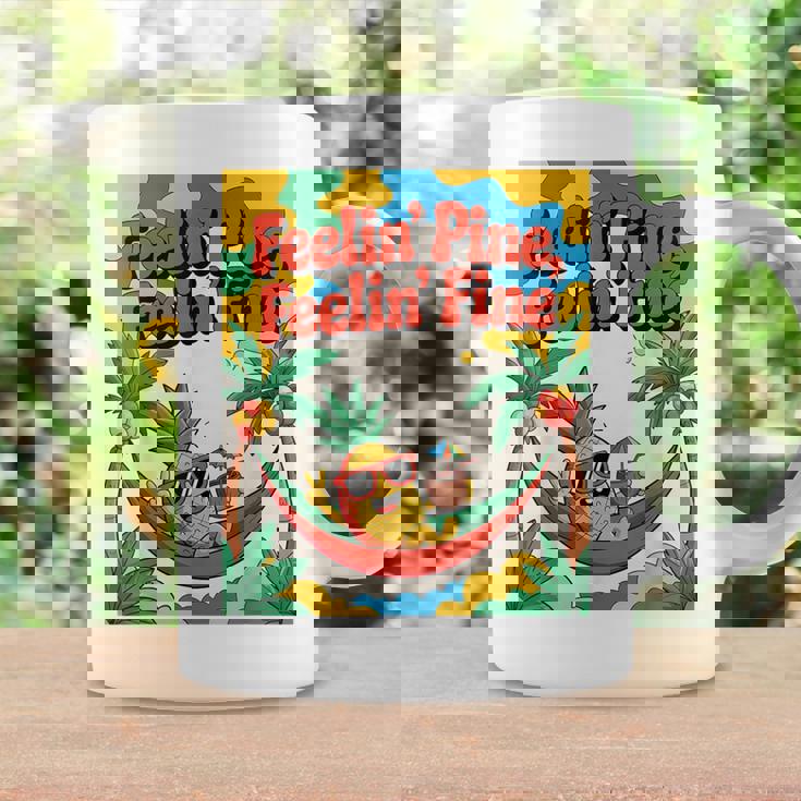 Feelin' Pine Feelin' Fine パイナップル トロピカル ビーチ 楽しい コーヒーマグ ギフトのアイデア