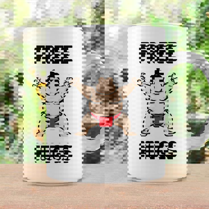 Free Hugs おもしろ相撲力士 相撲ハグ カワイイ相撲ハグ コーヒーマグ ギフトのアイデア