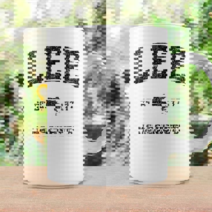 Lee Massachusetts Ma ビンテージ スポーツ デザイン ブラックプリント コーヒーマグ ギフトのアイデア