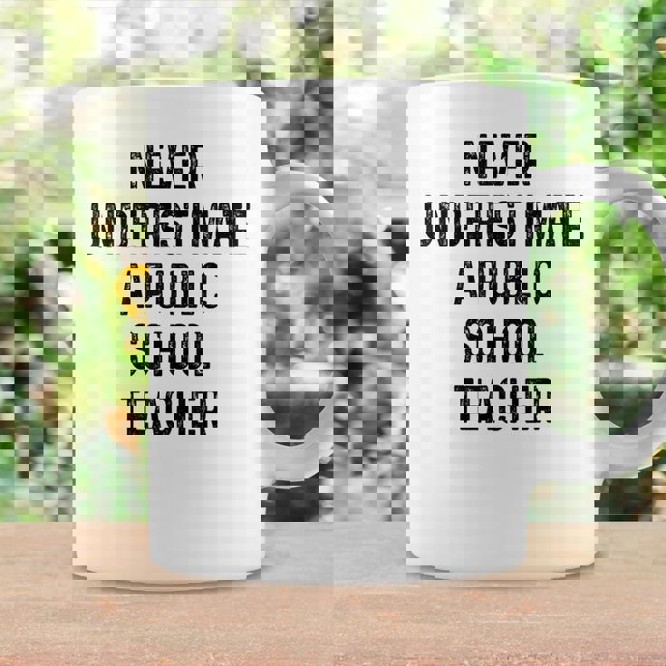 Never Underestimate A Publicchool Teacher Motivational コーヒーマグ ギフトのアイデア