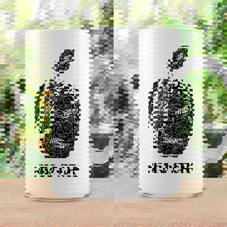 New York City The Big Apple Graphic New York City コーヒーマグ ギフトのアイデア