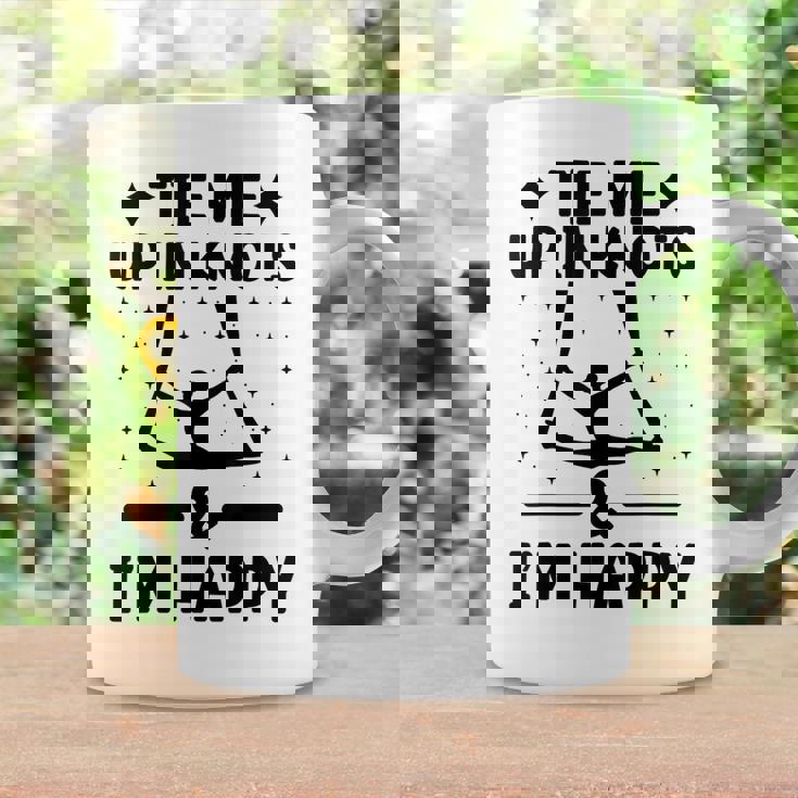 Tie Me Up In Knots & I'm Happy エアリアル ヨガ 体操選手 エアリスト コーヒーマグ ギフトのアイデア