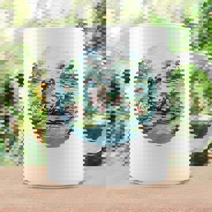 「池でリラックス」 – スイレンの上にサングラスをかけたカエル コーヒーマグ ギフトのアイデア