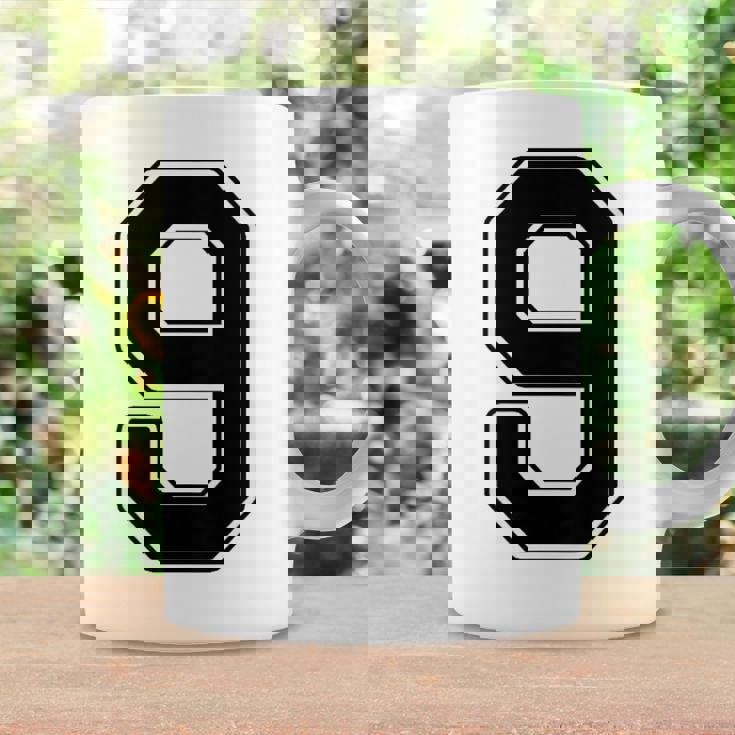 【バックプリント・背中側】9 数字 背番号 ユニフォーム ナンバー【ブラック／黒 の文字】スポーツ 練習着 部活 コーヒーマグ ギフトのアイデア