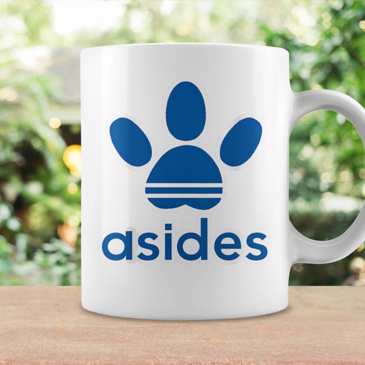 【バックプリント・背中側】Asides アシデス 足です。肉球です。【変なtシャツ屋】スポーツ ブランド パロディ 面白 コーヒーマグ ギフトのアイデア