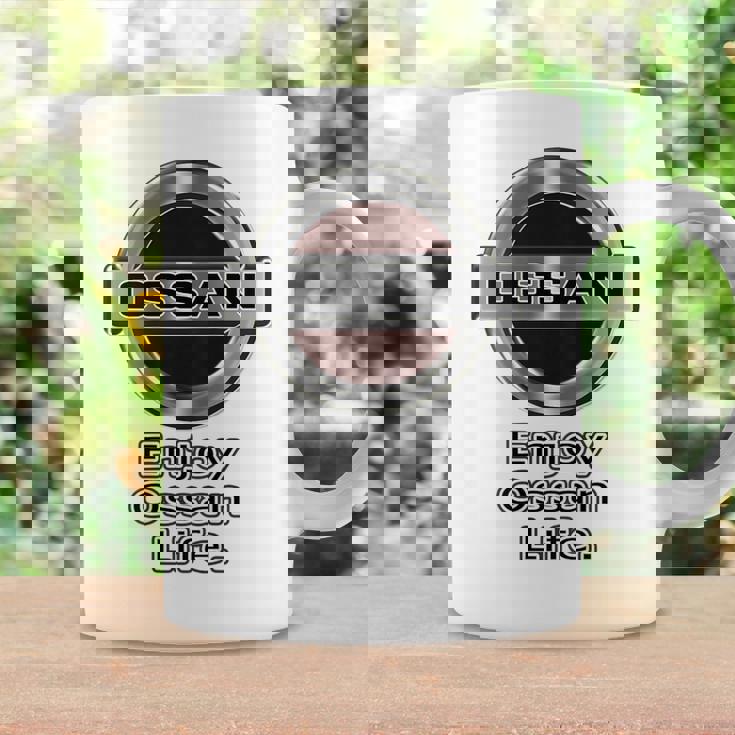 【バックプリント・背中側】Ossan おっさん（車好き ロゴ エンブレム パロディ）【変なデザイン屋さん】文字 面白い コーヒーマグ ギフトのアイデア