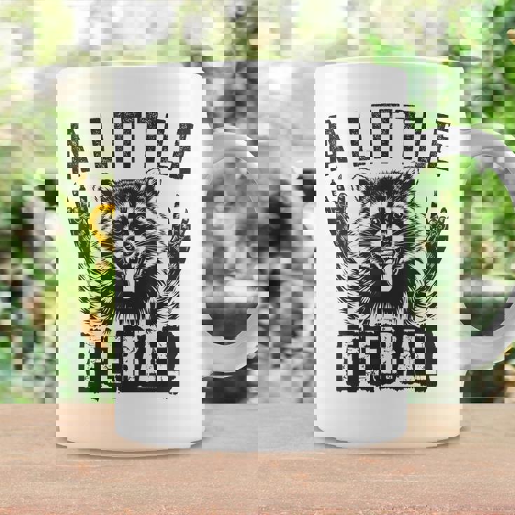 おもしろいアライグマのグラフィック 小さなフェラル 幼児 男の子 女の子 フェラル コーヒーマグ ギフトのアイデア