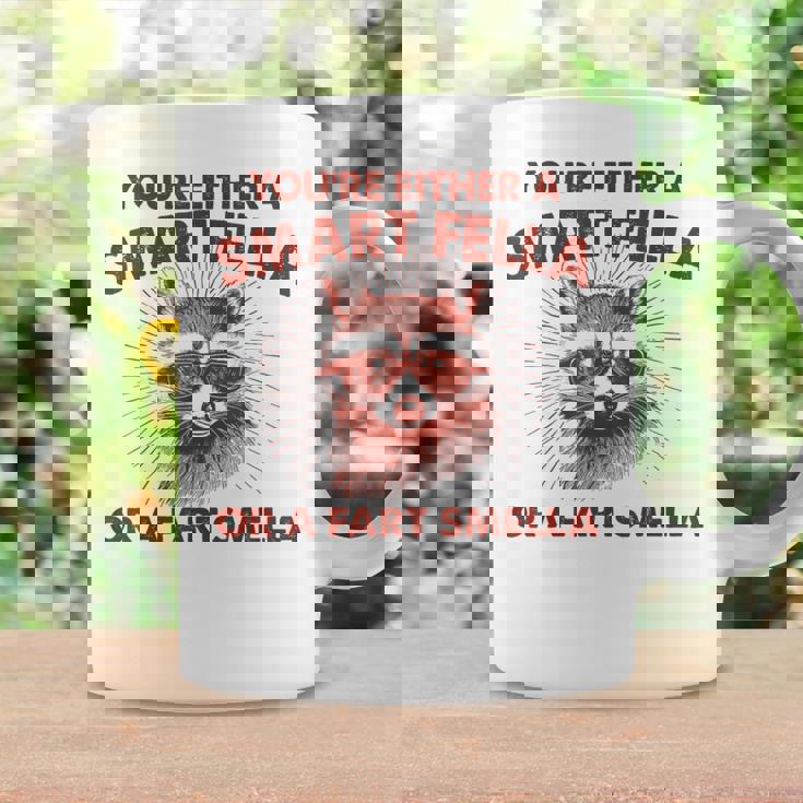 お前は利口なやつかおなら臭いのどっちかだ コーヒーマグ ギフトのアイデア