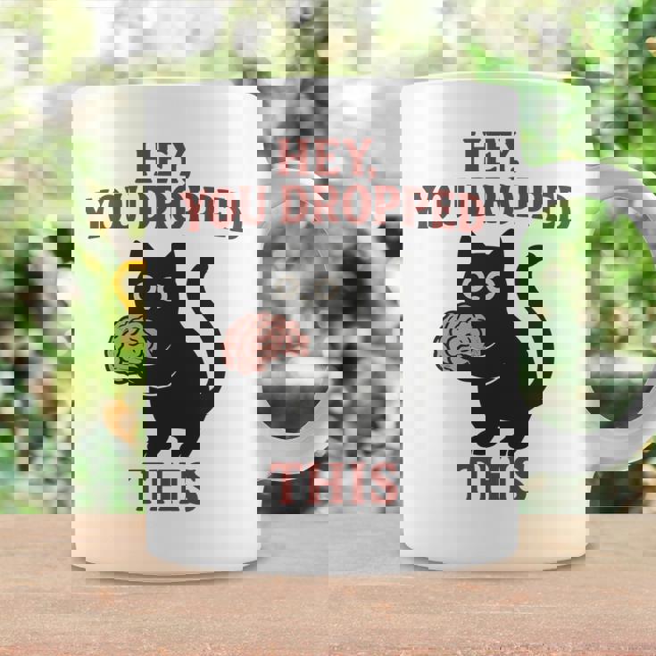 この脳みそのかわいい黒猫のミームを落とした 長袖tシャツ コーヒーマグ ギフトのアイデア