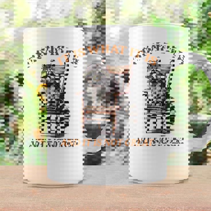 アライグマのミーム It's What It's And It Is Not Greatarcastic コーヒーマグ ギフトのアイデア
