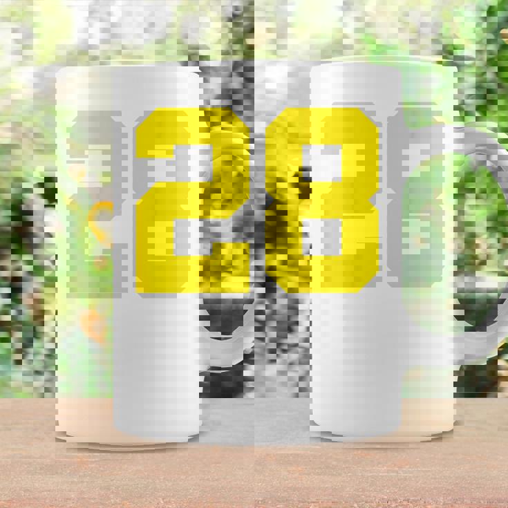 イエローナンバー28 背面 スポーツチーム ジャージ番号 コーヒーマグ ギフトのアイデア