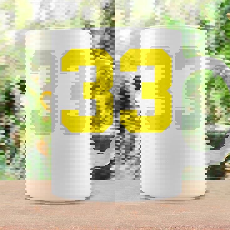 イエローナンバー33 背面 スポーツチーム ジャージ番号 コーヒーマグ ギフトのアイデア