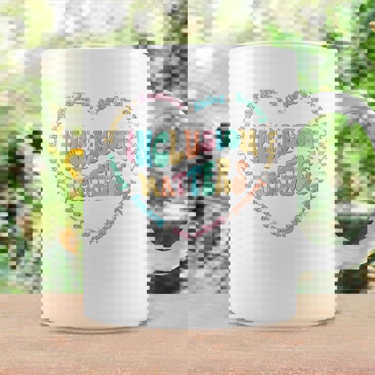 インクルージョン マターズ 自閉症 意識 スピード 教師 優しさ 長袖tシャツ コーヒーマグ ギフトのアイデア