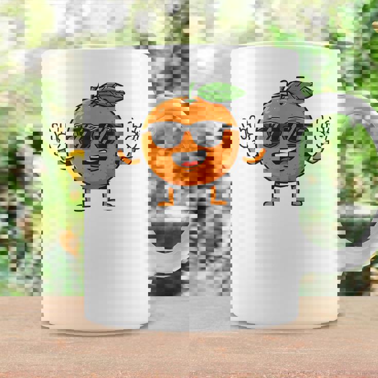 オレンジ 面白い 人間 クール シェード 腕 脚 夏 太陽 コーヒーマグ ギフトのアイデア