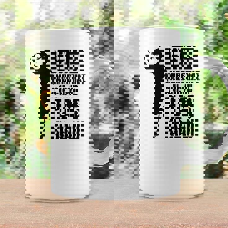 カヴァディを演じる少女を決して過小評価しない コーヒーマグ ギフトのアイデア