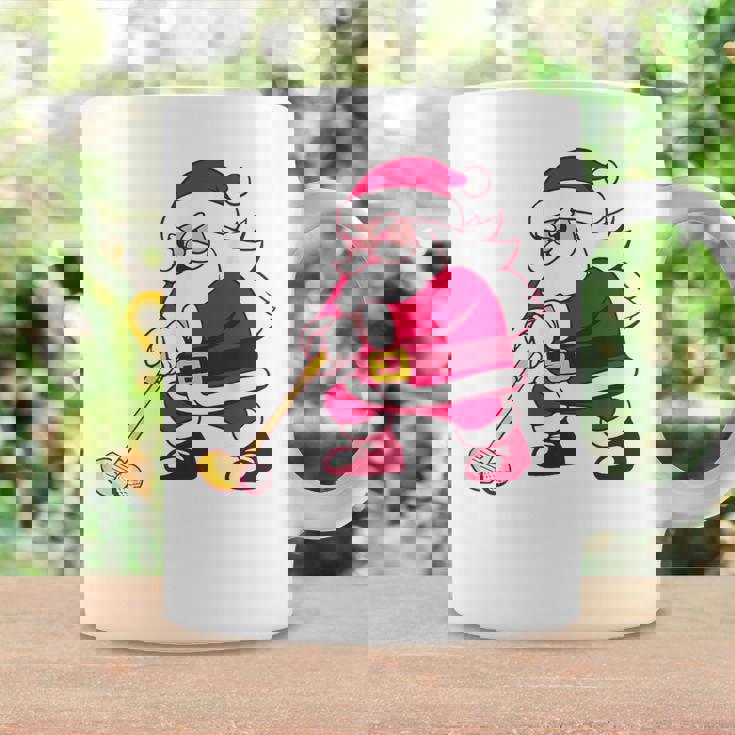 ゴルフをする面白い醜いクリスマスサンタ。 コーヒーマグ ギフトのアイデア