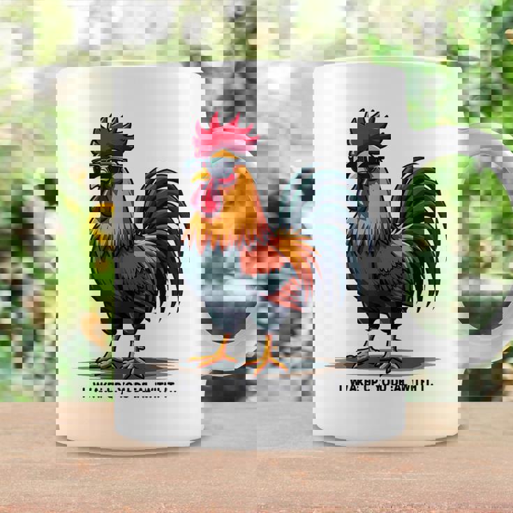 サングラスをかけた姿勢のクールな雄鶏。 コーヒーマグ ギフトのアイデア