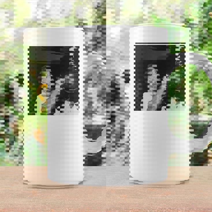 ジョー・フレイジャーが2度目のムハンマド・アリボクシングファイトに備える コーヒーマグ ギフトのアイデア