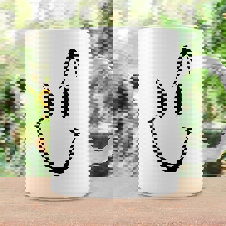 スマイリーシャツ スマイリーフェイス かわいいグラフィック コーヒーマグ ギフトのアイデア