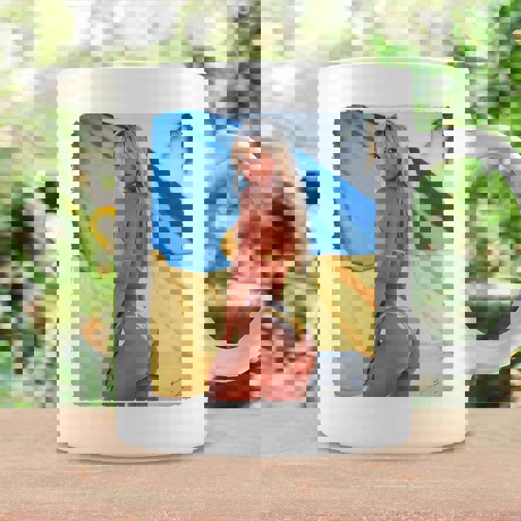 セクシーガールグラフィックtシャツ 「モダンピンナップガール&ウクライナ国旗2」 長袖tシャツ コーヒーマグ ギフトのアイデア