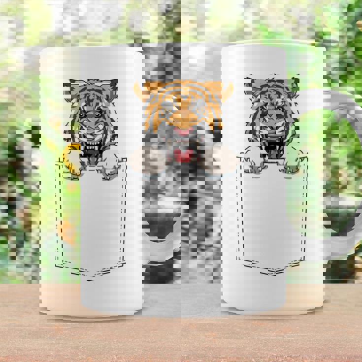タイガー ポケットに入ったトラ 覗き見虎 長袖tシャツ コーヒーマグ ギフトのアイデア