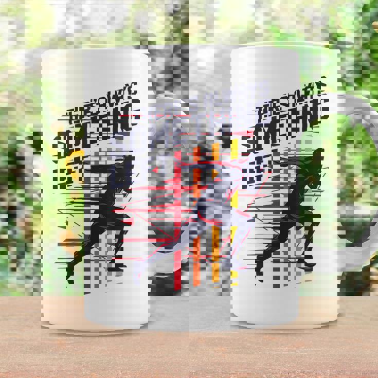 トラックアンドフィールド常に何かが残っている コーヒーマグ ギフトのアイデア