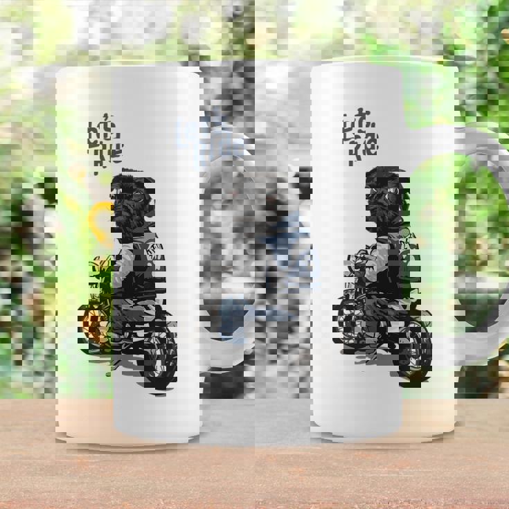 バイクに乗る面白いパグ犬レッツライド コーヒーマグ ギフトのアイデア