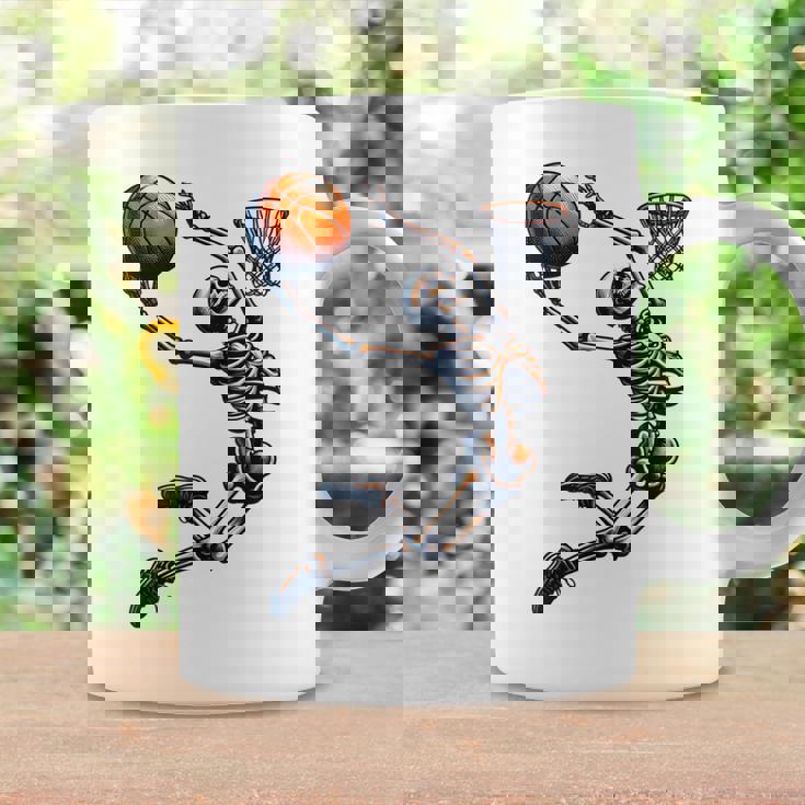 バスケットボール スケルトン ハロウィン 男性 男の子 バスケットボール ハロウィン コーヒーマグ ギフトのアイデア