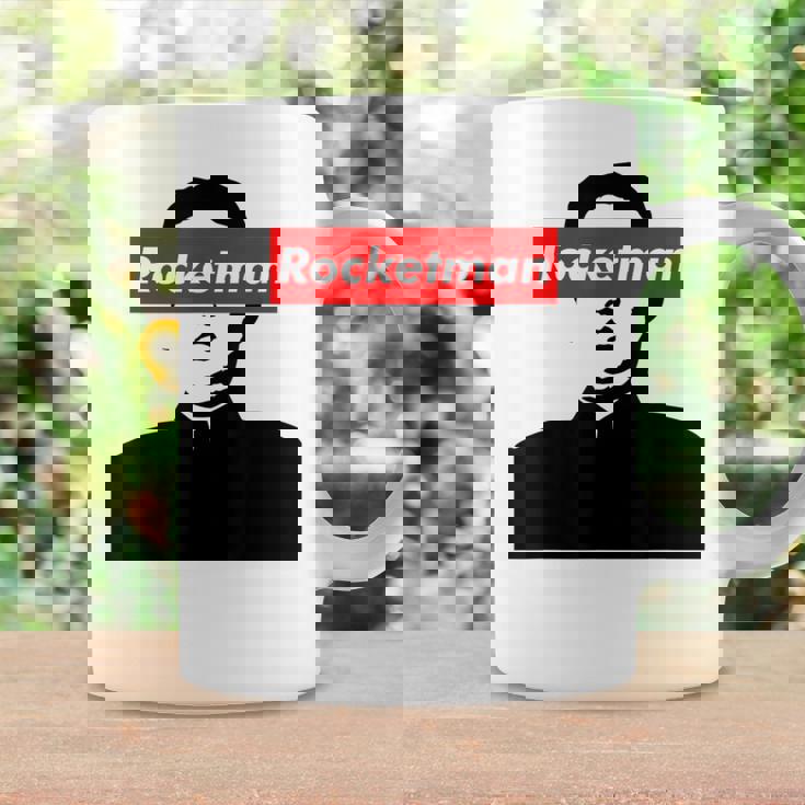 パロディ Kim Jung Un Rocketman ボックスロゴtシャツ コーヒーマグ ギフトのアイデア