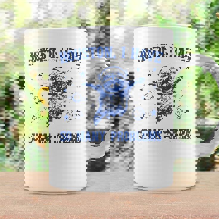 ヒューストン色んな問題を抱えてるおもしろいアライグマ コーヒーマグ ギフトのアイデア