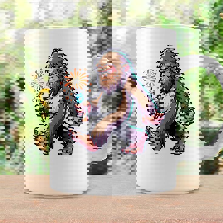 ビッグフット 7月4日 花火 愛国的なアメリカ国旗 サスカッチ コーヒーマグ ギフトのアイデア